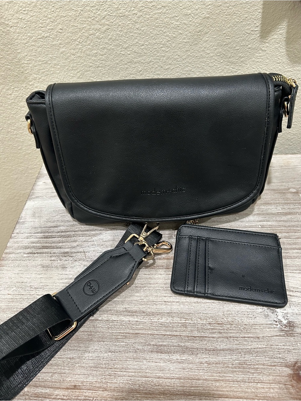 Modern+Chic Black Crossbody Bag with Card Holder